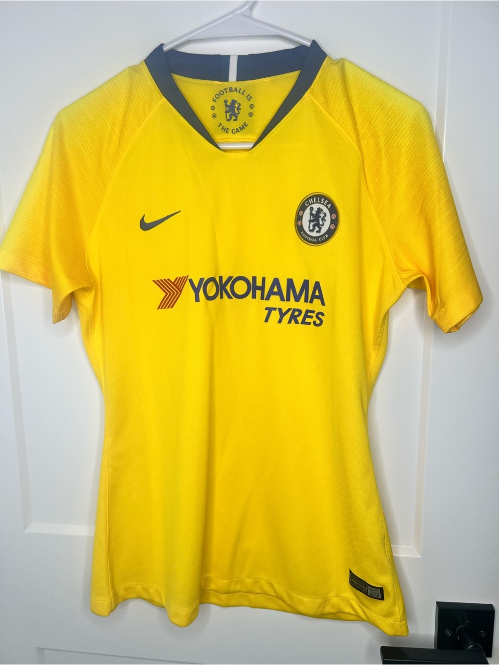 Nike Chelsea Women’s Yellow Athletic Dri-FIT Top with Navy Trim M